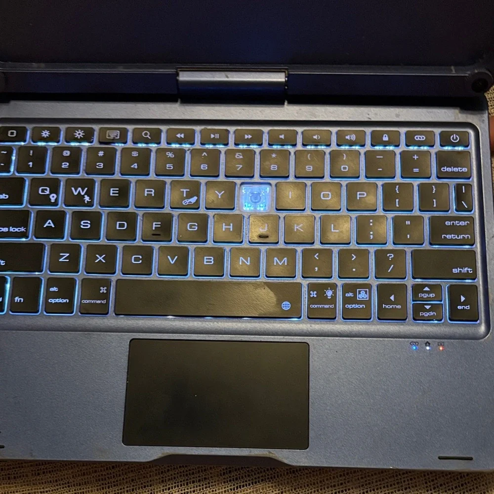 Bluetooth 360° Swivel Keyboard Case – Blue (USB-C, LED)